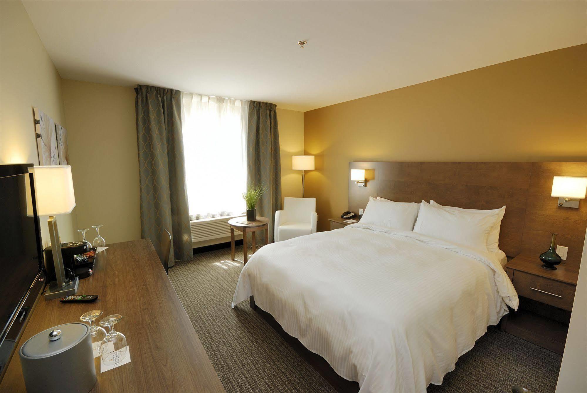 Imperia Hotel Et Suites Terrebonne Esterno foto